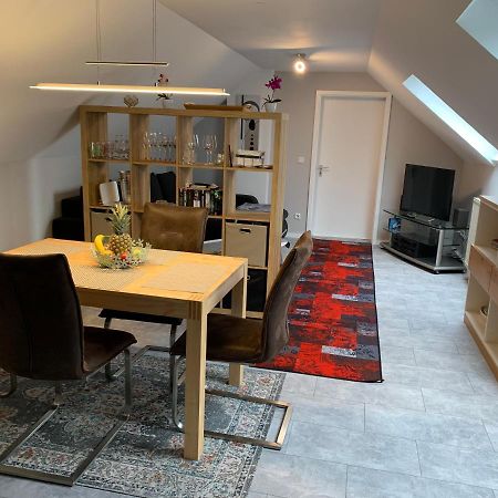 Ferienwohnung Sunny - Moderne Ferienwohnung im Grünen in Saarbrücken-West Exterior foto