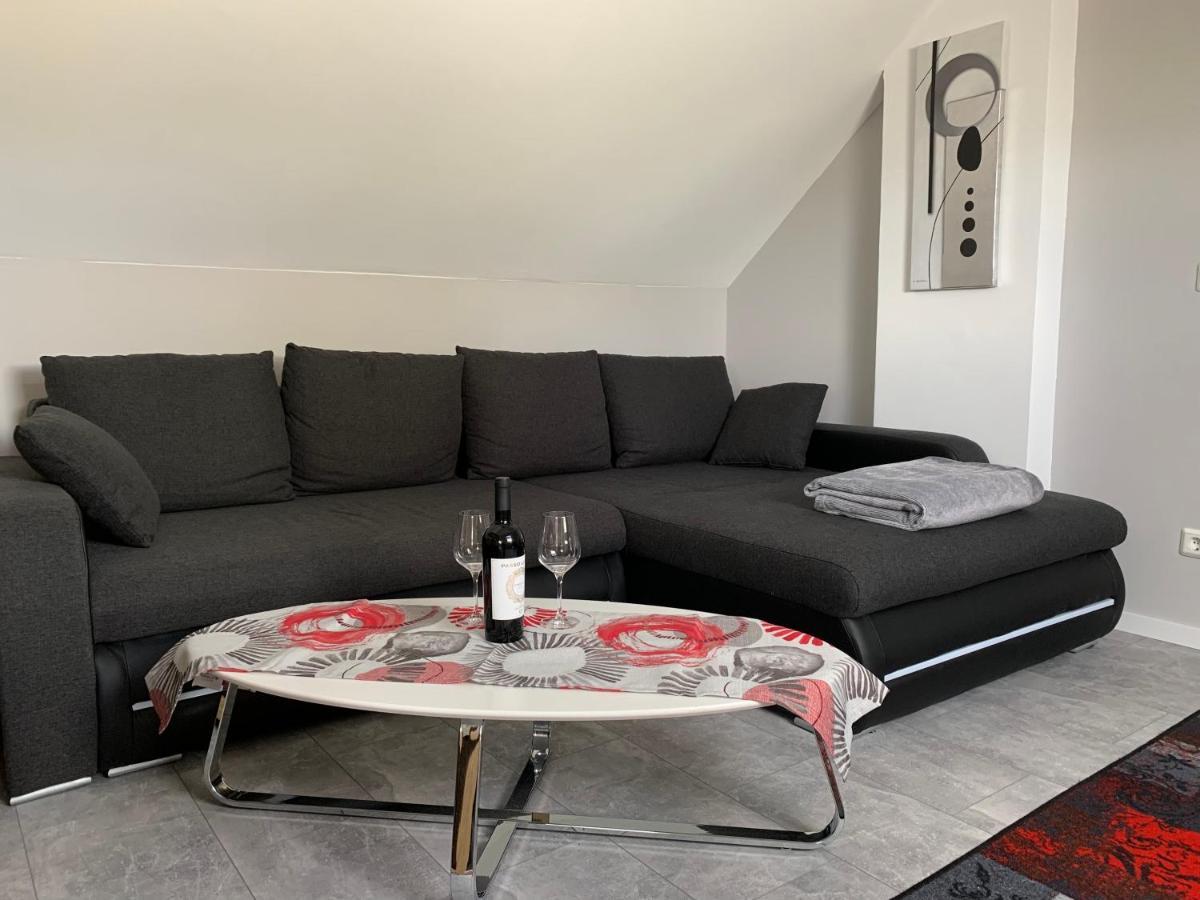 Ferienwohnung Sunny - Moderne Ferienwohnung im Grünen in Saarbrücken-West Exterior foto