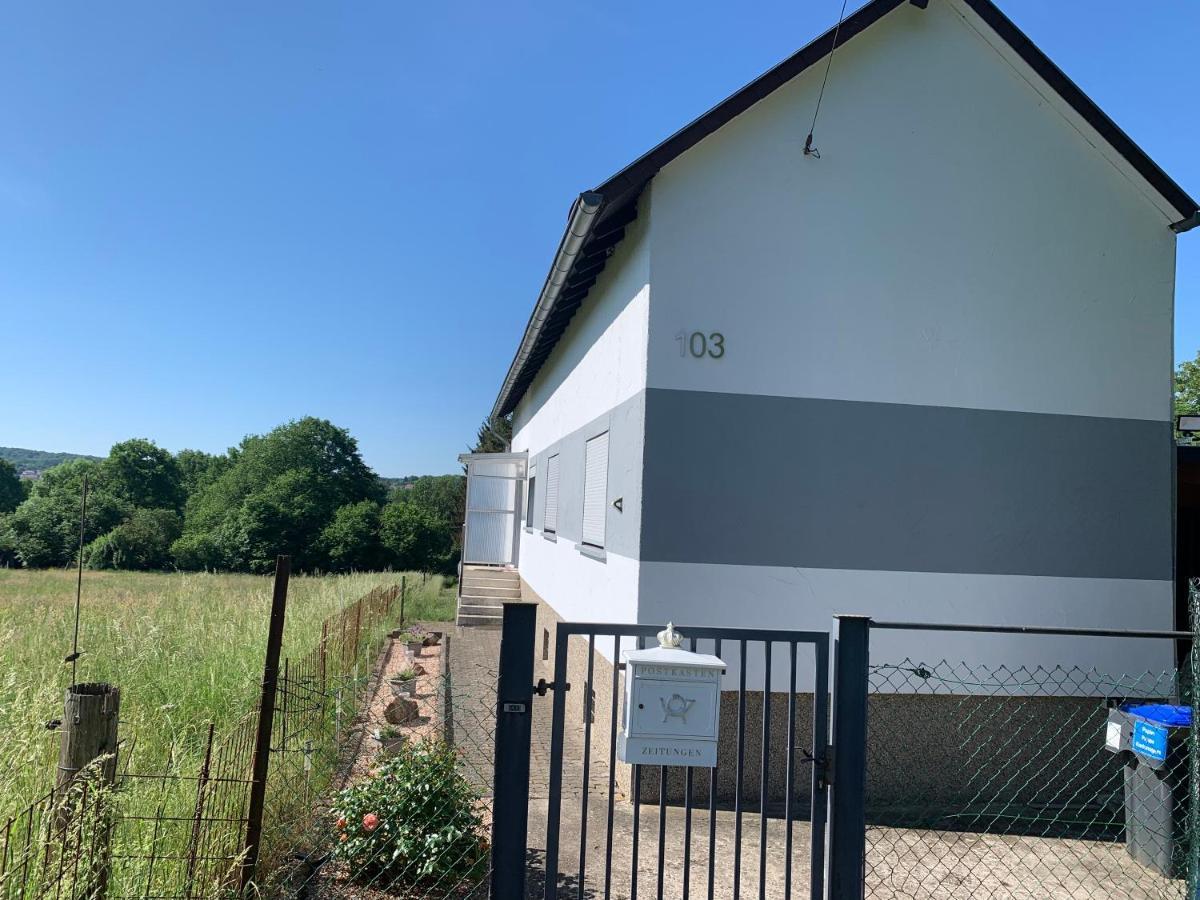 Ferienwohnung Sunny - Moderne Ferienwohnung im Grünen in Saarbrücken-West Exterior foto